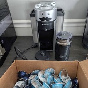 Nespresso vertuo delonghi with aeroccino and ~60 pods